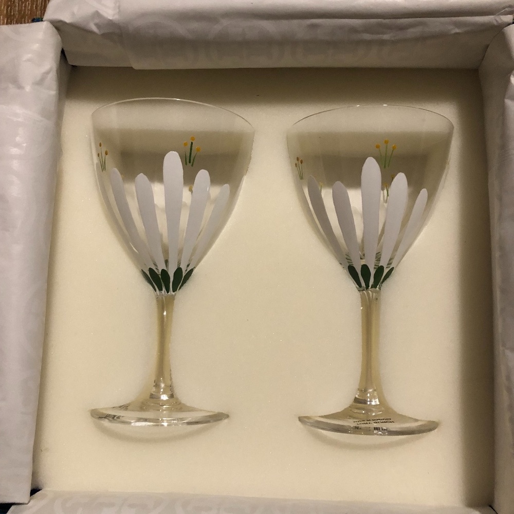 Tory Burch SPRING MEADOW WINE GLASS, SET OF 2, New in box